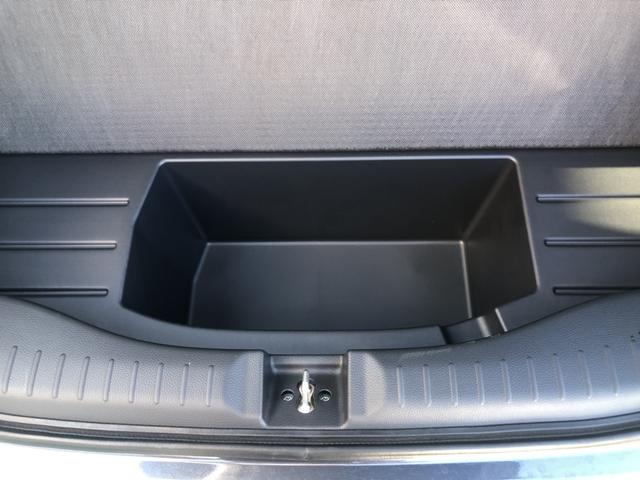 フィット ｅ：ＨＥＶホーム　試乗車アップ　純正ディスプレイオーディオ　ＬＥＤ　禁煙車　前後誤発進抑制機能　クリソナ　助手席エアバッグ　運転席エアバッグ　アイドリングストップ　ＵＳＢ接続　バックカメラ　ＡＢＳ　サイドエアバッグ（26枚目）