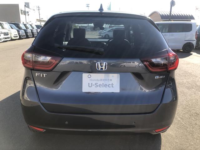 フィット ｅ：ＨＥＶホーム　試乗車アップ　純正ディスプレイオーディオ　ＬＥＤ　禁煙車　前後誤発進抑制機能　クリソナ　助手席エアバッグ　運転席エアバッグ　アイドリングストップ　ＵＳＢ接続　バックカメラ　ＡＢＳ　サイドエアバッグ（35枚目）