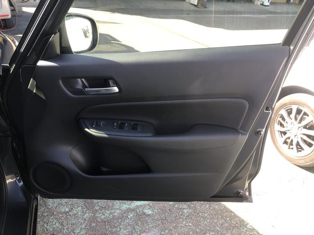 フィット ｅ：ＨＥＶホーム　試乗車アップ　純正ディスプレイオーディオ　ＬＥＤ　禁煙車　前後誤発進抑制機能　クリソナ　助手席エアバッグ　運転席エアバッグ　アイドリングストップ　ＵＳＢ接続　バックカメラ　ＡＢＳ　サイドエアバッグ（52枚目）