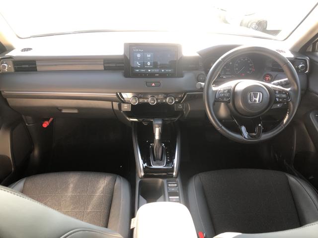 ヴェゼル ｅ：ＨＥＶＺ　試乗車アップ　純正ディスプレイオーディオ　ドラレコ　ＬＥＤ　アルミホイール　衝突回避支援ブレーキ機能　スマキ　Ｐトランク　フルオートエアコン　Ｄレコ　エアバッグ　両席エアバック　Ｒカメ　記録簿付　禁煙（3枚目）