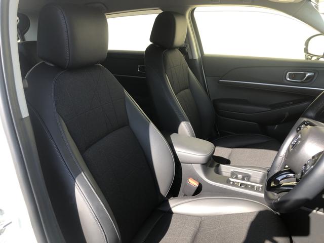 ヴェゼル ｅ：ＨＥＶＺ　試乗車アップ　純正ディスプレイオーディオ　ドラレコ　ＬＥＤ　アルミホイール　衝突回避支援ブレーキ機能　スマキ　Ｐトランク　フルオートエアコン　Ｄレコ　エアバッグ　両席エアバック　Ｒカメ　記録簿付　禁煙（4枚目）