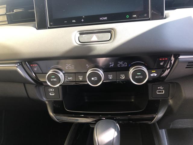 ヴェゼル ｅ：ＨＥＶＺ　試乗車アップ　純正ディスプレイオーディオ　ドラレコ　ＬＥＤ　アルミホイール　衝突回避支援ブレーキ機能　スマキ　Ｐトランク　フルオートエアコン　Ｄレコ　エアバッグ　両席エアバック　Ｒカメ　記録簿付　禁煙（13枚目）