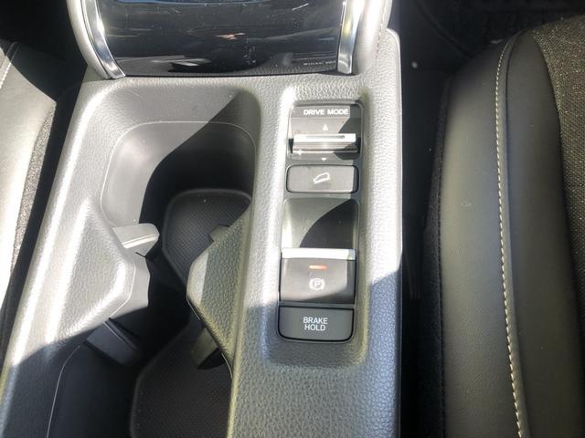 ヴェゼル ｅ：ＨＥＶＺ　試乗車アップ　純正ディスプレイオーディオ　ドラレコ　ＬＥＤ　アルミホイール　衝突回避支援ブレーキ機能　スマキ　Ｐトランク　フルオートエアコン　Ｄレコ　エアバッグ　両席エアバック　Ｒカメ　記録簿付　禁煙（14枚目）