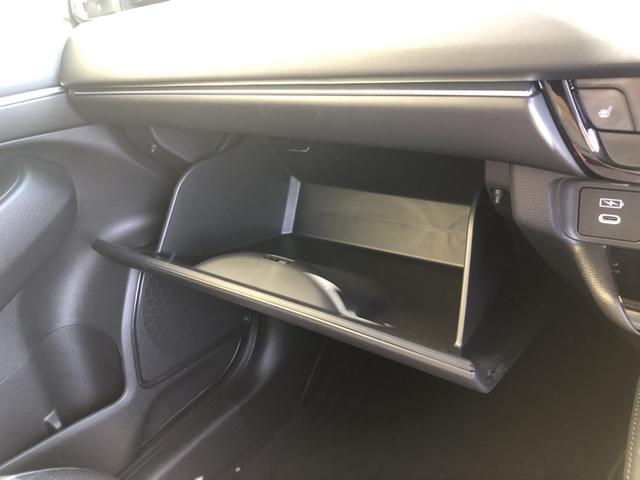 ヴェゼル ｅ：ＨＥＶＺ　試乗車アップ　純正ディスプレイオーディオ　ドラレコ　ＬＥＤ　アルミホイール　衝突回避支援ブレーキ機能　スマキ　Ｐトランク　フルオートエアコン　Ｄレコ　エアバッグ　両席エアバック　Ｒカメ　記録簿付　禁煙（21枚目）