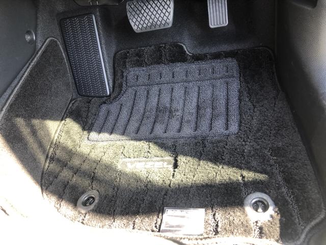 ヴェゼル ｅ：ＨＥＶＺ　試乗車アップ　純正ディスプレイオーディオ　ドラレコ　ＬＥＤ　アルミホイール　衝突回避支援ブレーキ機能　スマキ　Ｐトランク　フルオートエアコン　Ｄレコ　エアバッグ　両席エアバック　Ｒカメ　記録簿付　禁煙（69枚目）