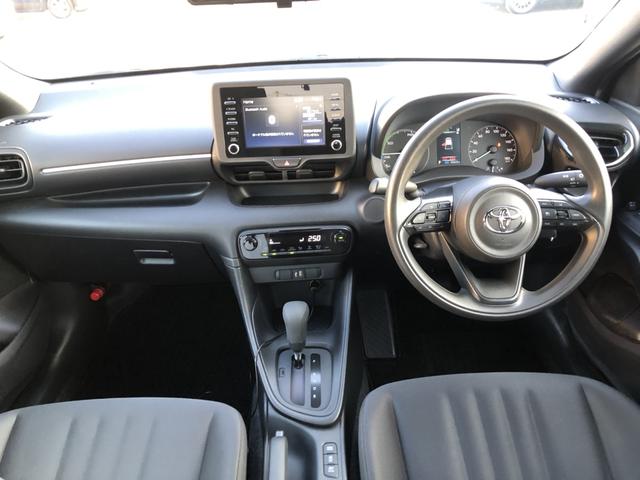 ヤリス ハイブリッドＸ　トヨタ純正ディスプレイオーディオ　ＥＴＣ　前後ドラレコ　デジタルインナーミラー　ＵＳＢ接続　カーテンエアバッグ　イモビライザー　バックモニター　ワイヤレスキー　ワンオーナー　ＡＢＳ　定期点検記録簿（2枚目）