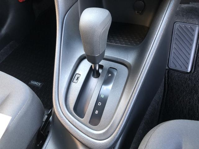 ヤリス ハイブリッドＸ　トヨタ純正ディスプレイオーディオ　ＥＴＣ　前後ドラレコ　デジタルインナーミラー　ＵＳＢ接続　カーテンエアバッグ　イモビライザー　バックモニター　ワイヤレスキー　ワンオーナー　ＡＢＳ　定期点検記録簿（12枚目）