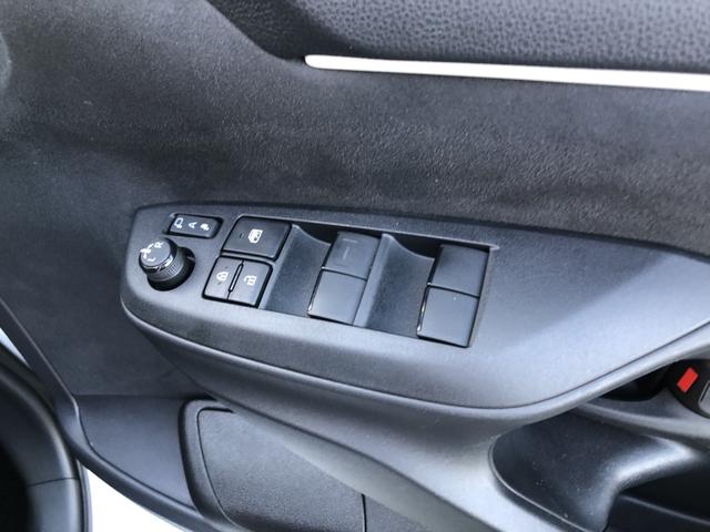 ヤリス ハイブリッドＸ　トヨタ純正ディスプレイオーディオ　ＥＴＣ　前後ドラレコ　デジタルインナーミラー　ＵＳＢ接続　カーテンエアバッグ　イモビライザー　バックモニター　ワイヤレスキー　ワンオーナー　ＡＢＳ　定期点検記録簿（57枚目）