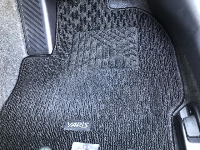 ヤリス ハイブリッドＸ　トヨタ純正ディスプレイオーディオ　ＥＴＣ　前後ドラレコ　デジタルインナーミラー　ＵＳＢ接続　カーテンエアバッグ　イモビライザー　バックモニター　ワイヤレスキー　ワンオーナー　ＡＢＳ　定期点検記録簿（61枚目）