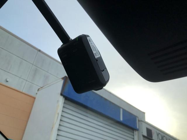 フリード ｅ：ＨＥＶエアーＥＸ　試乗車アップ　純正ナビ　ＥＴＣ　前後ドラレコ　ＬＥＤ　両側電動ドア　３６０°カメラ　衝突軽減システム　ソナー　横滑り防止装置　クルーズコントロール　サイドカーテンエアバック　フルセグＴＶ　キーレス（9枚目）