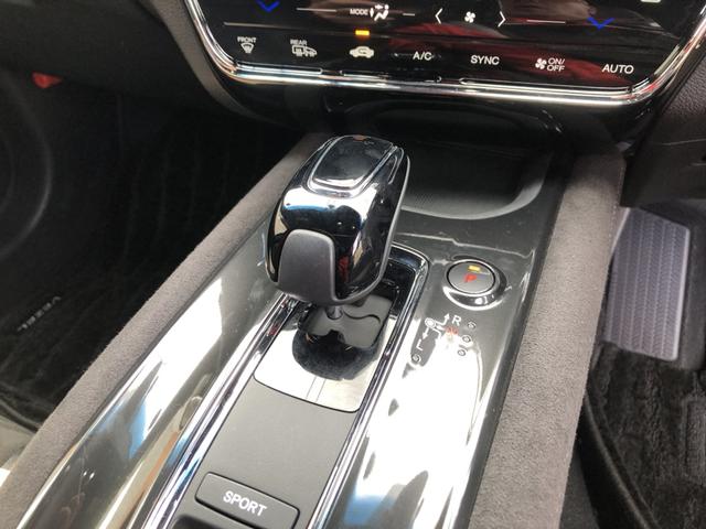 ヴェゼル ハイブリッドＲＳ・ホンダセンシング　純正ナビ　ＥＴＣ　前後ドラレコ　ＬＥＤ　アルミホイール　シートヒーター　１オ－ナ－　定期点検記録簿　サイドＳＲＳ　Ｒカメ　フルオートエアコン　禁煙　ＵＳＢ接続　両席エアバック　スマキー　ＴＶナビ（12枚目）