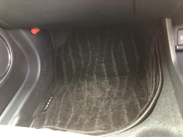 ヴェゼル ハイブリッドＲＳ・ホンダセンシング　純正ナビ　ＥＴＣ　前後ドラレコ　ＬＥＤ　アルミホイール　シートヒーター　１オ－ナ－　定期点検記録簿　サイドＳＲＳ　Ｒカメ　フルオートエアコン　禁煙　ＵＳＢ接続　両席エアバック　スマキー　ＴＶナビ（66枚目）