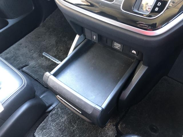 オデッセイハイブリッド ハイブリッドアブソルート・ホンダセンシングＥＸパック　純正ナビ　ＥＴＣ　ドラレコ　両側電動ドア　ＬＥＤ　アルミホイール　両側自動スライドドア　シートヒータ　キーレス　サイドエアバッグ　エコモード　ＤＶＤ再生可　本革シート　ＶＳＡ　スマキー　３列シート（22枚目）