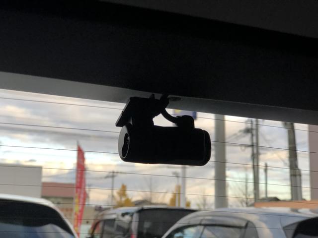 ヴェゼル ｅ：ＨＥＶＺ　純正ナビ　ＥＴＣ　前後ドラレコ　ＬＥＤ　アルミホイール　シートヒーター　衝突回避支援ブレーキ機能　１オナ　スマキ　Ｐトランク　フルオートエアコン　Ｄレコ　エアバッグ　両席エアバック　Ｒカメ　記録簿付（10枚目）