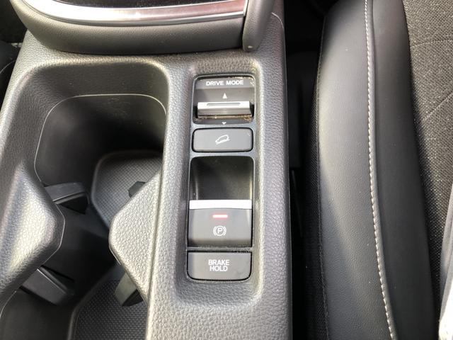 ヴェゼル ｅ：ＨＥＶＺ　試乗車アップ　純正ナビ　ＥＴＣ　前後ドラレコ　ＬＥＤ　アルミホイール　衝突回避支援ブレーキ機能　スマキ　Ｐトランク　フルオートエアコン　Ｄレコ　エアバッグ　両席エアバック　Ｒカメ　記録簿付　ソナー（15枚目）