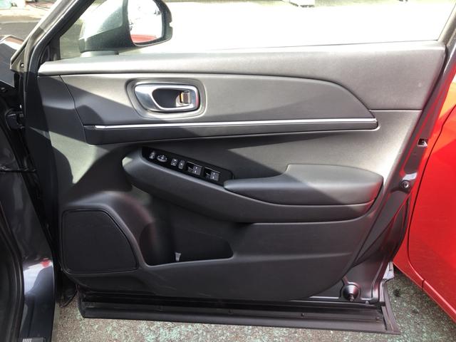 ヴェゼル ｅ：ＨＥＶＺ　試乗車アップ　純正ナビ　ＥＴＣ　前後ドラレコ　ＬＥＤ　アルミホイール　衝突回避支援ブレーキ機能　スマキ　Ｐトランク　フルオートエアコン　Ｄレコ　エアバッグ　両席エアバック　Ｒカメ　記録簿付　ソナー（67枚目）