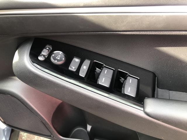 ヴェゼル ｅ：ＨＥＶＺ　試乗車アップ　純正ナビ　ＥＴＣ　前後ドラレコ　ＬＥＤ　アルミホイール　衝突回避支援ブレーキ機能　スマキ　Ｐトランク　フルオートエアコン　Ｄレコ　エアバッグ　両席エアバック　Ｒカメ　記録簿付　ソナー（68枚目）