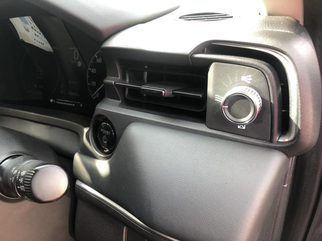 ヴェゼル ｅ：ＨＥＶＺ　試乗車アップ　純正ナビ　ＥＴＣ　前後ドラレコ　ＬＥＤ　アルミホイール　衝突回避支援ブレーキ機能　スマキ　Ｐトランク　フルオートエアコン　Ｄレコ　エアバッグ　両席エアバック　Ｒカメ　記録簿付　ソナー（70枚目）