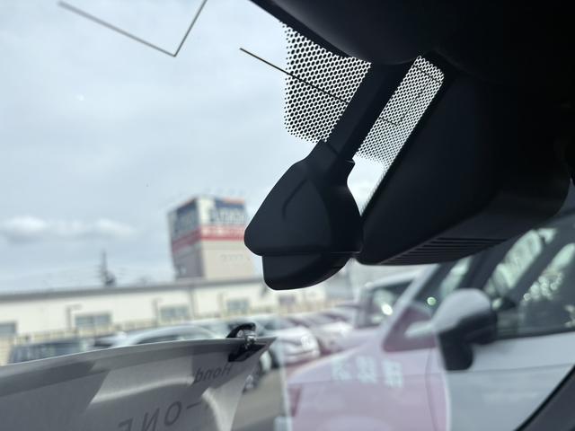 Ｎ－ＯＮＥ プレミアム　純正ナビ　ドラレコ　ＬＥＤ　アルミホイール　シートヒーター　ホンダセンシング　ＵＳＢポート　禁煙　ワンオーナー車　衝突軽減　ＤＶＤ再生　ＥＳＣ　コーナーセンサー　シ－トヒ－タ－　バックカメラ　フルセグ（7枚目）