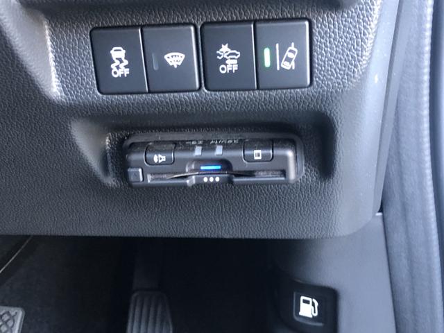 フリードハイブリッド ハイブリッド・Ｇ　純正ナビ　ＥＴＣ　両側電動ドア　シートヒーター　ＬＥＤ　アルミホイール　両電動ドア　サイドエアバック　クルコン　スマキー　パワーステアリング　オートライト　フルセグＴＶ　ウォークスルー　Ｂカメラ　禁煙（7枚目）