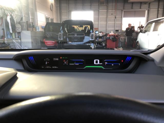 フリードハイブリッド ハイブリッド・Ｇ　純正ナビ　ＥＴＣ　両側電動ドア　シートヒーター　ＬＥＤ　アルミホイール　両電動ドア　サイドエアバック　クルコン　スマキー　パワーステアリング　オートライト　フルセグＴＶ　ウォークスルー　Ｂカメラ　禁煙（9枚目）