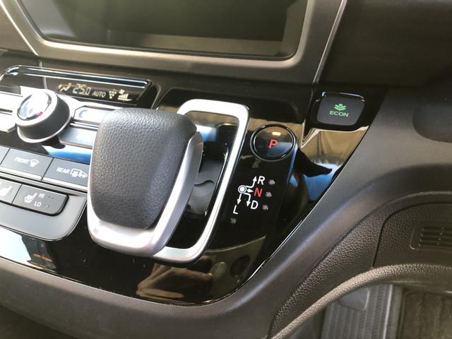 フリードハイブリッド ハイブリッド・Ｇ　純正ナビ　ＥＴＣ　両側電動ドア　シートヒーター　ＬＥＤ　アルミホイール　両電動ドア　サイドエアバック　クルコン　スマキー　パワーステアリング　オートライト　フルセグＴＶ　ウォークスルー　Ｂカメラ　禁煙（10枚目）