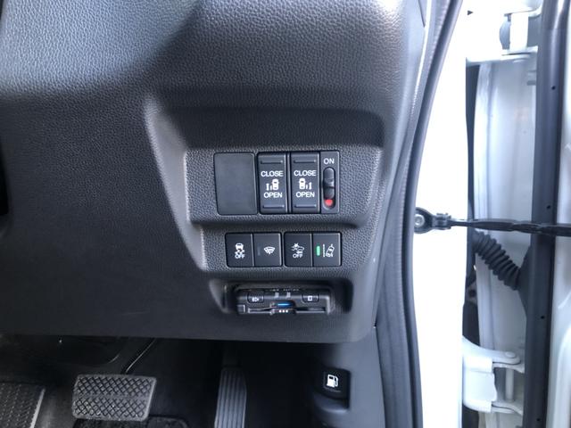 フリードハイブリッド ハイブリッド・Ｇ　純正ナビ　ＥＴＣ　両側電動ドア　シートヒーター　ＬＥＤ　アルミホイール　両電動ドア　サイドエアバック　クルコン　スマキー　パワーステアリング　オートライト　フルセグＴＶ　ウォークスルー　Ｂカメラ　禁煙（13枚目）