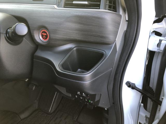 フリードハイブリッド ハイブリッド・Ｇ　純正ナビ　ＥＴＣ　両側電動ドア　シートヒーター　ＬＥＤ　アルミホイール　両電動ドア　サイドエアバック　クルコン　スマキー　パワーステアリング　オートライト　フルセグＴＶ　ウォークスルー　Ｂカメラ　禁煙（15枚目）