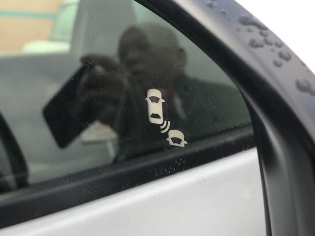 �y�u���C���h�X�|�b�g�C���t�H���[�V�����z���s���ɁA�΂ߌ��̎Ԃ����m����ƁA�h�A�~���[�̃}�[�N�_���ɂĂ��m�点���܂��B