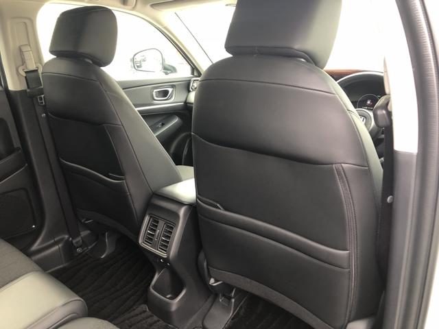 �y���ȃV�[�g�z�V�[�g�㑤�ɕ֗��Ȏ��[�|�P�b�g������܂��B