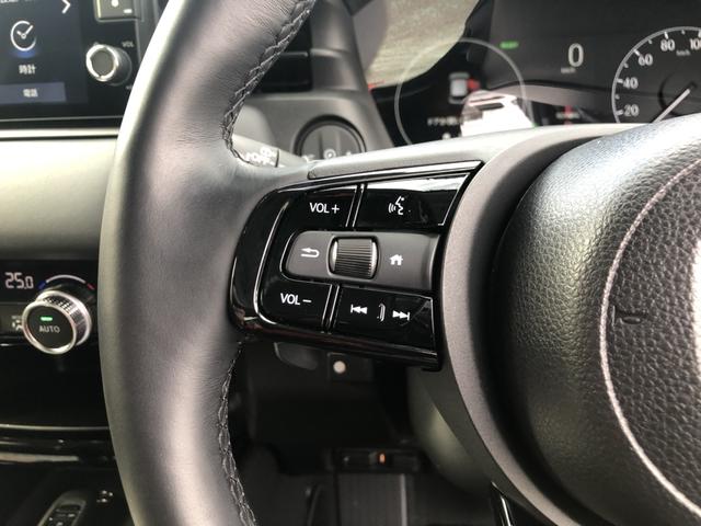 �y�X�e�A�����O�X�C�b�`�z�茳�̃{�^���ŁA�I�[�f�B�I�^�r�W���A���̊�{�I�ȑ�����s�����Ƃ��ł��ĕ֗��ł��I