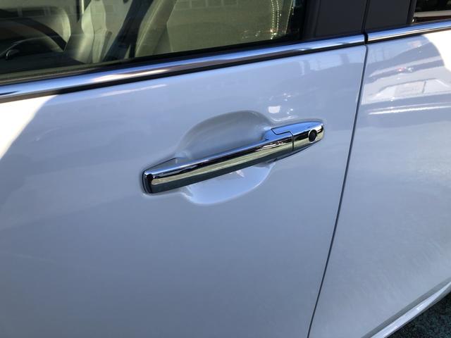 �y�h�A�n���h���z�g���������X�}�[�g�L�[���g�т��A���b�N�{�^���A�h�A�n���h���𑀍삷�邱�ƂŎ{����������ł��܂��B