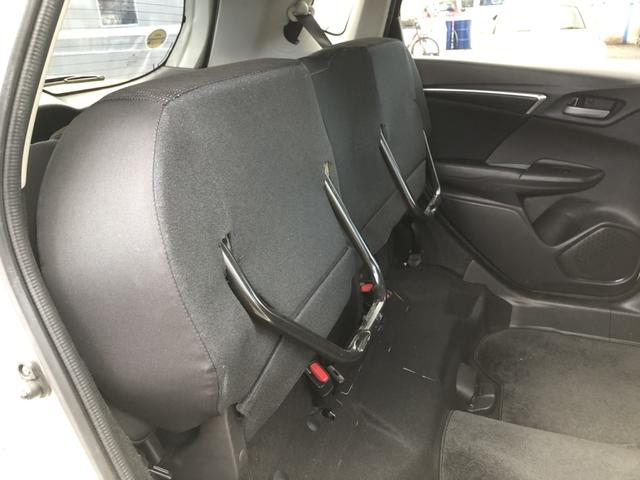 フィット １３Ｇ・Ｆパッケージ　純正ナビ　ドラレコ　ワンオーナー　禁煙車　イモビ　ＤＶＤ再生可能　スマ－トキ－　記録簿有り　ＶＳＡ　ＥＴＣ付き　地デジＴＶ　助手席エアバッグ　オートエアコン　エアバック　ＰＳ　キ－フリ－　Ｄレコ　ＰＷ（18枚目）