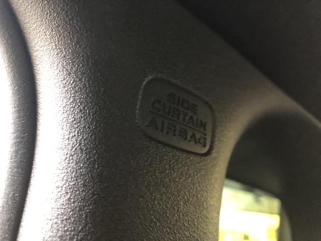 �y�T�C�h�J�[�e���G�A�o�b�N�z�����̓V�䕔�ɂ���G�A�o�b�O�ł��B���ʂ���̏Փ˂ɂ��A�G�A�o�b�O���c��݁A����̓����ւ̏Ռ����ɘa���܂��B