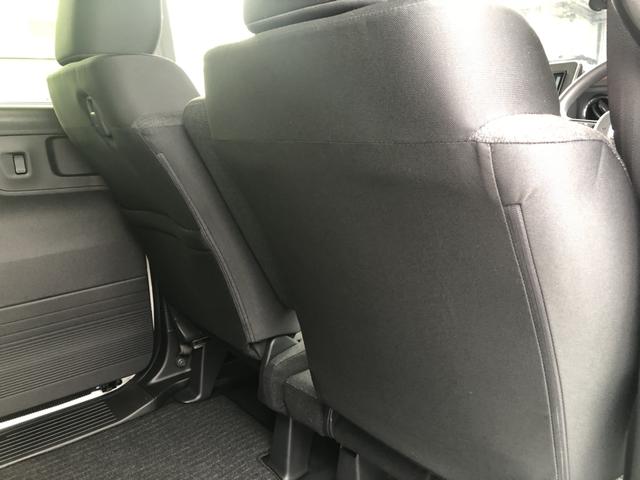 �y���ȃV�[�g�z�V�[�g�㑤�ɕ֗��Ȏ��[�|�P�b�g������܂��B