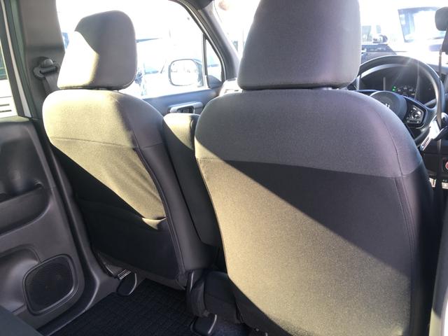 �y���ȃV�[�g�z�V�[�g�㑤�ɕ֗��Ȏ��[�|�P�b�g������܂��B