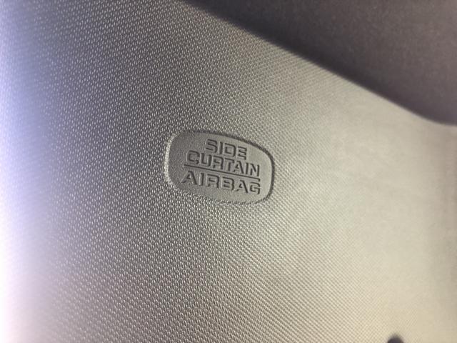 �y�T�C�h�J�[�e���G�A�o�b�N�z�����̓V�䕔�ɂ���G�A�o�b�O�ł��B���ʂ���̏Փ˂ɂ��A�G�A�o�b�O���c��݁A����̓����ւ̏Ռ����ɘa���܂��B