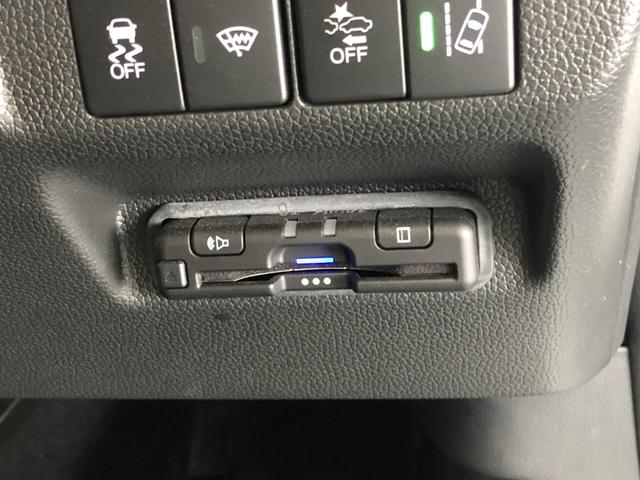 フリードハイブリッド ハイブリッド・クロスター　純正ナビ　ＥＴＣ　前後ドラレコ　両側電動ドア　ＬＥＤ　アルミホイール　ワンオーナー車　Ｗ電動ドア　オートクルーズコントロール　バックモニター　ナビＴＶ　禁煙　フルセグテレビ　シ－トヒ－タ－　エアバッグ（7枚目）