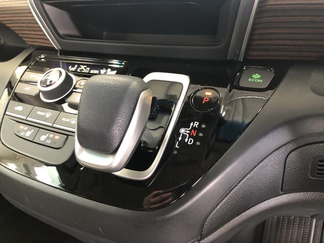 フリードハイブリッド ハイブリッド・クロスター　純正ナビ　ＥＴＣ　前後ドラレコ　両側電動ドア　ＬＥＤ　アルミホイール　ワンオーナー車　Ｗ電動ドア　オートクルーズコントロール　バックモニター　ナビＴＶ　禁煙　フルセグテレビ　シ－トヒ－タ－　エアバッグ（12枚目）