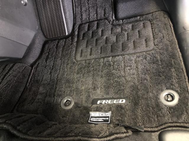 フリードハイブリッド ハイブリッド・クロスター　純正ナビ　ＥＴＣ　前後ドラレコ　両側電動ドア　ＬＥＤ　アルミホイール　ワンオーナー車　Ｗ電動ドア　オートクルーズコントロール　バックモニター　ナビＴＶ　禁煙　フルセグテレビ　シ－トヒ－タ－　エアバッグ（63枚目）