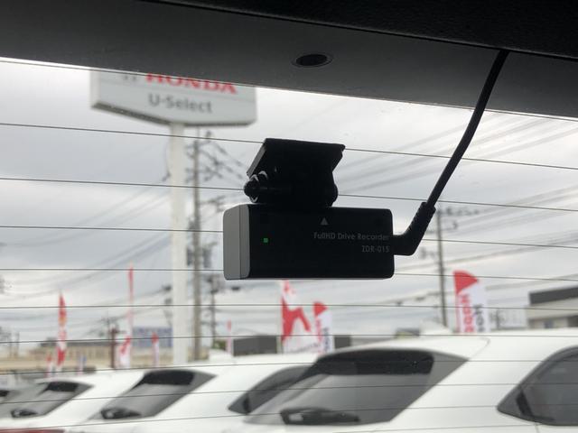 ヴェゼル ｅ：ＨＥＶＺ　純正ナビ　ＥＴＣ　前後ドラレコ　ブラインドスポットインフォメーション　ＬＥＤ　アルミホイール　衝突回避支援ブレーキ機能　１オナ　スマキ　Ｐトランク　フルオートエアコン　Ｄレコ　エアバッグ　Ｒカメ　禁煙（9枚目）