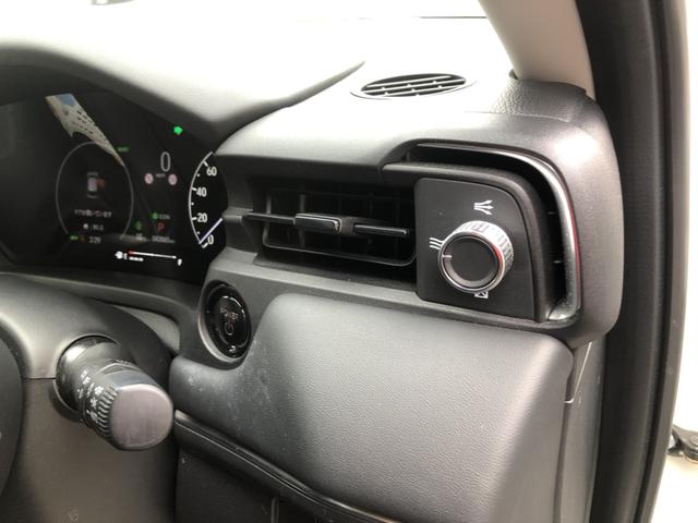 ヴェゼル ｅ：ＨＥＶＺ　純正ナビ　ＥＴＣ　前後ドラレコ　ブラインドスポットインフォメーション　ＬＥＤ　アルミホイール　衝突回避支援ブレーキ機能　１オナ　スマキ　Ｐトランク　フルオートエアコン　Ｄレコ　エアバッグ　Ｒカメ　禁煙（68枚目）