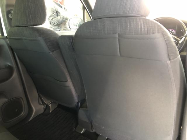 �y���ȃV�[�g�z�V�[�g�㑤�ɕ֗��Ȏ��[�|�P�b�g������܂��B