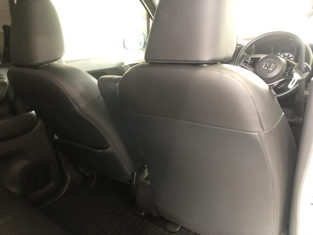 �y���ȃV�[�g�z�V�[�g�㑤�ɕ֗��Ȏ��[�|�P�b�g������܂��B