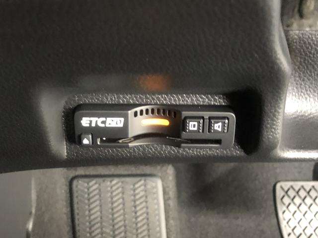 ヴェゼル ｅ：ＨＥＶＺ　試乗車アップ　純正ナビ　ＥＴＣ　ドラレコ　ＬＥＤ　シートヒーター　地上デジタル　ＵＳＢ入力　ハンズフリーテールゲート　シートＨ　サイドエアＢ　禁煙車両　ダブルエアコン　パークセンサー　リヤカメラ（8枚目）