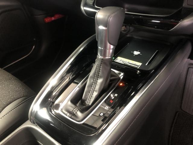 ヴェゼル ｅ：ＨＥＶＺ　試乗車アップ　純正ナビ　ＥＴＣ　ドラレコ　ＬＥＤ　シートヒーター　地上デジタル　ＵＳＢ入力　ハンズフリーテールゲート　シートＨ　サイドエアＢ　禁煙車両　ダブルエアコン　パークセンサー　リヤカメラ（13枚目）