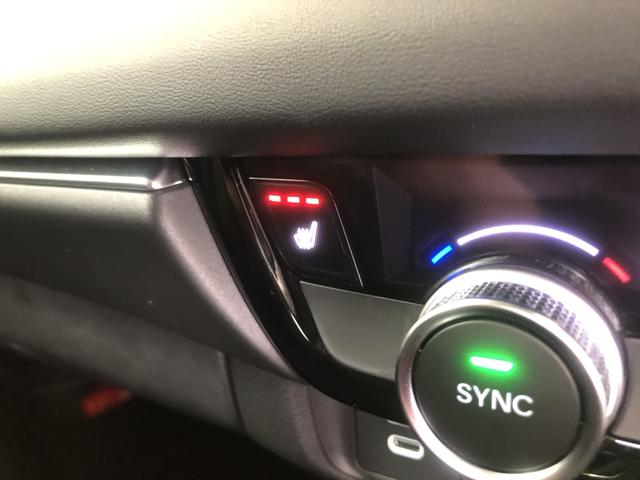 ヴェゼル ｅ：ＨＥＶＺ　試乗車アップ　純正ナビ　ＥＴＣ　ドラレコ　ＬＥＤ　シートヒーター　地上デジタル　ＵＳＢ入力　ハンズフリーテールゲート　シートＨ　サイドエアＢ　禁煙車両　ダブルエアコン　パークセンサー　リヤカメラ（17枚目）