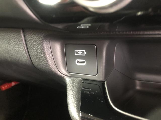 ヴェゼル ｅ：ＨＥＶＺ　試乗車アップ　純正ナビ　ＥＴＣ　ドラレコ　ＬＥＤ　シートヒーター　地上デジタル　ＵＳＢ入力　ハンズフリーテールゲート　シートＨ　サイドエアＢ　禁煙車両　ダブルエアコン　パークセンサー　リヤカメラ（19枚目）