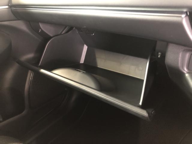 ヴェゼル ｅ：ＨＥＶＺ　試乗車アップ　純正ナビ　ＥＴＣ　ドラレコ　ＬＥＤ　シートヒーター　地上デジタル　ＵＳＢ入力　ハンズフリーテールゲート　シートＨ　サイドエアＢ　禁煙車両　ダブルエアコン　パークセンサー　リヤカメラ（22枚目）