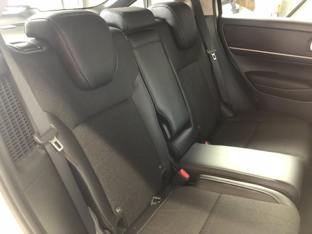 ヴェゼル ｅ：ＨＥＶＺ　試乗車アップ　純正ナビ　ＥＴＣ　ドラレコ　ＬＥＤ　シートヒーター　地上デジタル　ＵＳＢ入力　ハンズフリーテールゲート　シートＨ　サイドエアＢ　禁煙車両　ダブルエアコン　パークセンサー　リヤカメラ（26枚目）